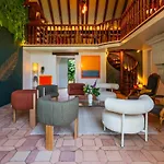 Villa De La Plume